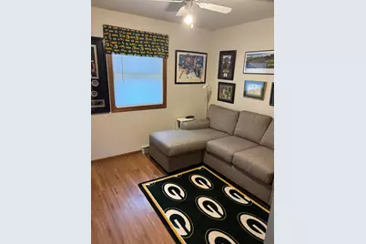 823  Dueno Ct, Manitowoc, WI 54220 - Photo 3