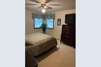 823  Dueno Ct, Manitowoc, WI 54220 - Photo 5