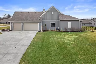 W248N2151 Kettle Cove Ct, Pewaukee, WI 53072 - Photo 45