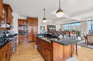 1313 N Franklin Pl, Milwaukee, WI 53202 - Photo 19