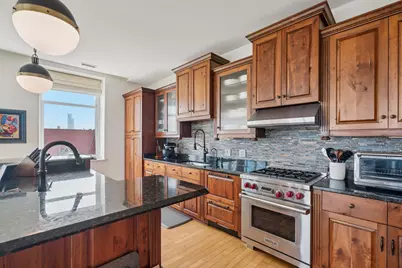 1313 N Franklin Pl #404, Milwaukee, WI 53202 - Photo 17