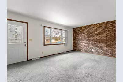 2129 S 23rd St, Manitowoc, WI 54220 - Photo 3