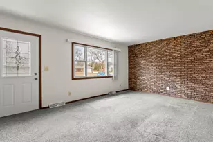 2129 S 23rd St, Manitowoc, WI 54220 - Photo 3