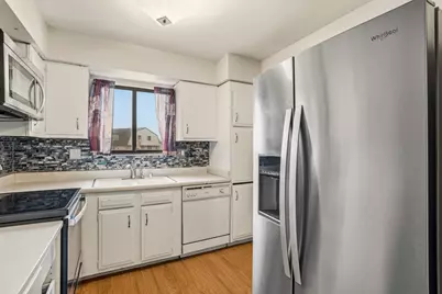 8657 N 72nd St, Milwaukee, WI 53223 - Photo 9