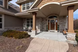 739 Stepping Stone Way, Pewaukee, WI 53072 - Photo 3