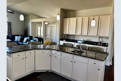 6183 S 40th St, Greenfield, WI 53221 - Photo 11