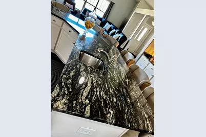 6183 S 40th St, Greenfield, WI 53221 - Photo 13