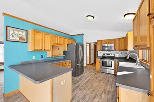 605 Cleveland Ave, Hartford, WI 53027 - Photo 3