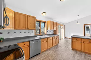 605 Cleveland Ave, Hartford, WI 53027 - Photo 5