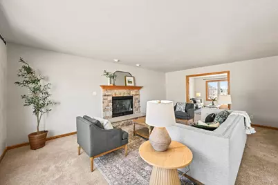 W172N10156  Woodbridge Ln, Germantown, WI 53022 - Photo 5