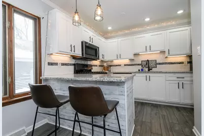 4818 S 19th St, Milwaukee, WI 53221 - Photo 5