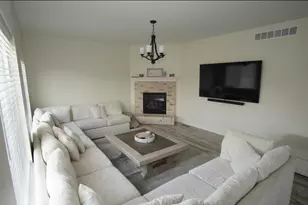 8409 S Palomino Dr, Oak Creek, WI 53154 - Photo 7