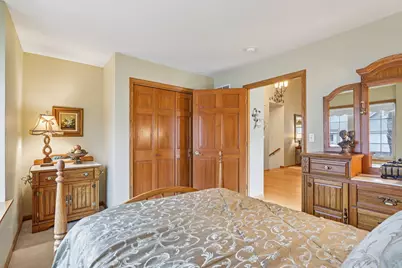319  Endfield Cir, Waukesha, WI 53186 - Photo 9