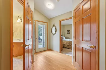 319  Endfield Cir, Waukesha, WI 53186 - Photo 3