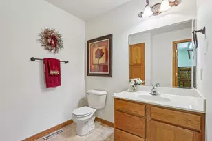 319 Endfield Cir, Waukesha, WI 53186 - Photo 17