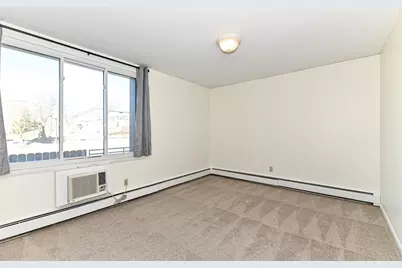 2025 E Greenwich Ave #101, Milwaukee, WI 53211 - Photo 11