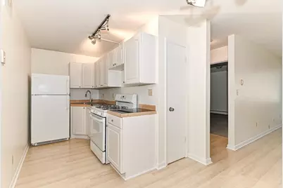 2025 E Greenwich Ave #101, Milwaukee, WI 53211 - Photo 7