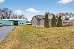 218 Kilbourn St, Horicon, WI 53032 - Photo 5