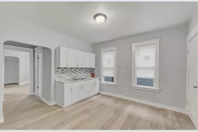 2827 W Grant St, Milwaukee, WI 53215 - Photo 11