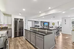 9205 S Chicago Rd, Oak Creek, WI 53154 - Photo 11