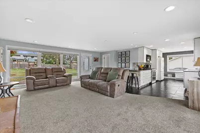 6155 S 35th St, Greenfield, WI 53221 - Photo 15