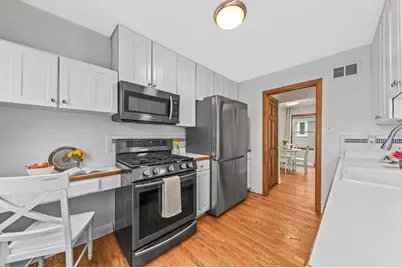 2022 N 81st St, Wauwatosa, WI 53213 - Photo 11