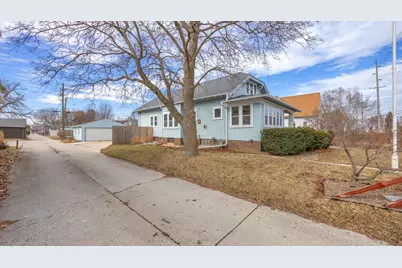 2212 S 8th St, Sheboygan, WI 53081 - Photo 31