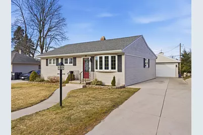 802  Forest Cir, Manitowoc, WI 54220 - Photo 1