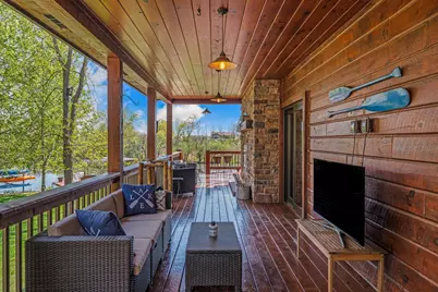 3024  Nagawicka Ave, Delafield, WI 53018 - Photo 5