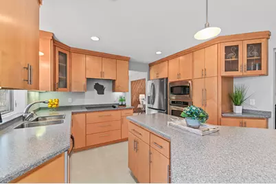 10510  Stratford Pl, Mequon, WI 53092 - Photo 5