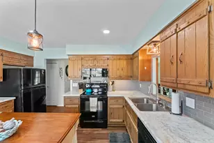 816 Magnolia Dr, Waukesha, WI 53188 - Photo 11