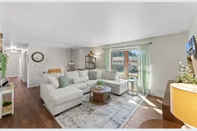 816  Magnolia Dr, Waukesha, WI 53188 - Photo 3