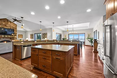 4722 W Oakwood Rd, Franklin, WI 53132 - Photo 9