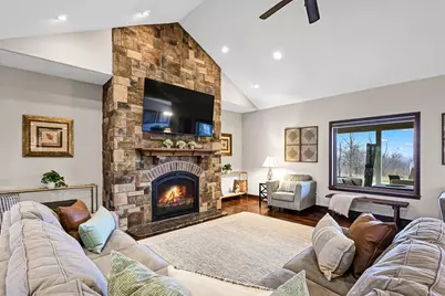 4722 W Oakwood Rd, Franklin, WI 53132 - Photo 5