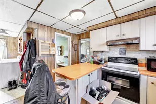 1611 Jackson St, Two Rivers, WI 54241 - Photo 3