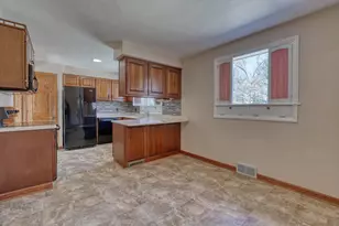 4640 Lake Club Cir, Oconomowoc Lake, WI 53066 - Photo 17