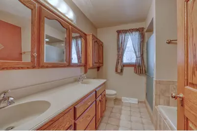 4640  Lake Club Cir, Oconomowoc Lake, WI 53066 - Photo 23