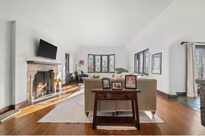 2835 N Lake Dr #2, Milwaukee, WI 53211 - Photo 7