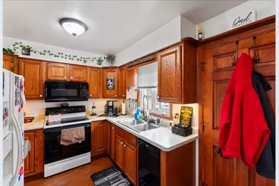 1558  White Rock Ave #1560, Waukesha, WI 53188 - Photo 9