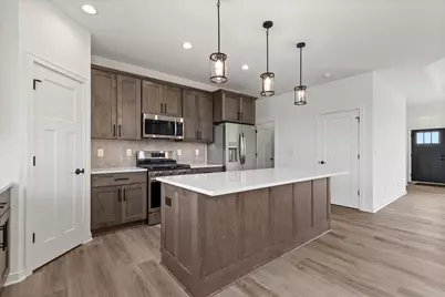 804  Viewpoint Ave, Waukesha, WI 53188 - Photo 3