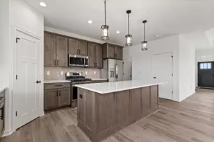 804 Viewpoint Ave, Waukesha, WI 53188 - Photo 3