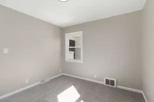 4076 N 93rd St, Wauwatosa, WI 53222 - Photo 15