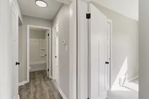 4076 N 93rd St, Wauwatosa, WI 53222 - Photo 7