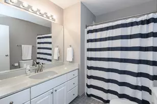 1660 N Prospect Ave, Milwaukee, WI 53202 - Photo 15