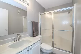 1660 N Prospect Ave, Milwaukee, WI 53202 - Photo 17