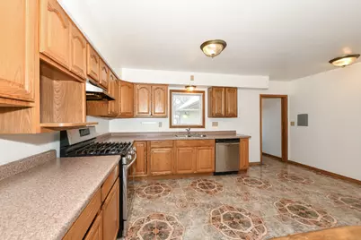 9335 W County Line Rd #9325, Milwaukee, WI 53224 - Photo 9