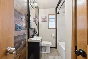 4917 W Norwich Ct, Milwaukee, WI 53220 - Photo 11