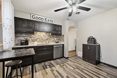 4917 W Norwich Ct, Milwaukee, WI 53220 - Photo 7