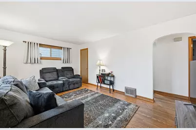 4917 W Norwich Ct, Milwaukee, WI 53220 - Photo 3