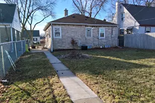 2470 S 62nd St, West Allis, WI 53219 - Photo 23